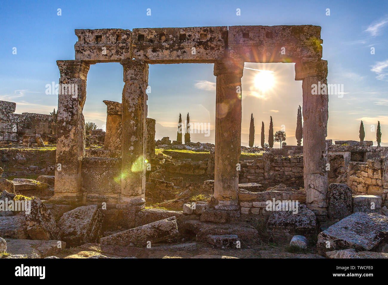 Sonnenuntergang von der antiken Stadt Hierapolis in der Türkei. Stockfoto