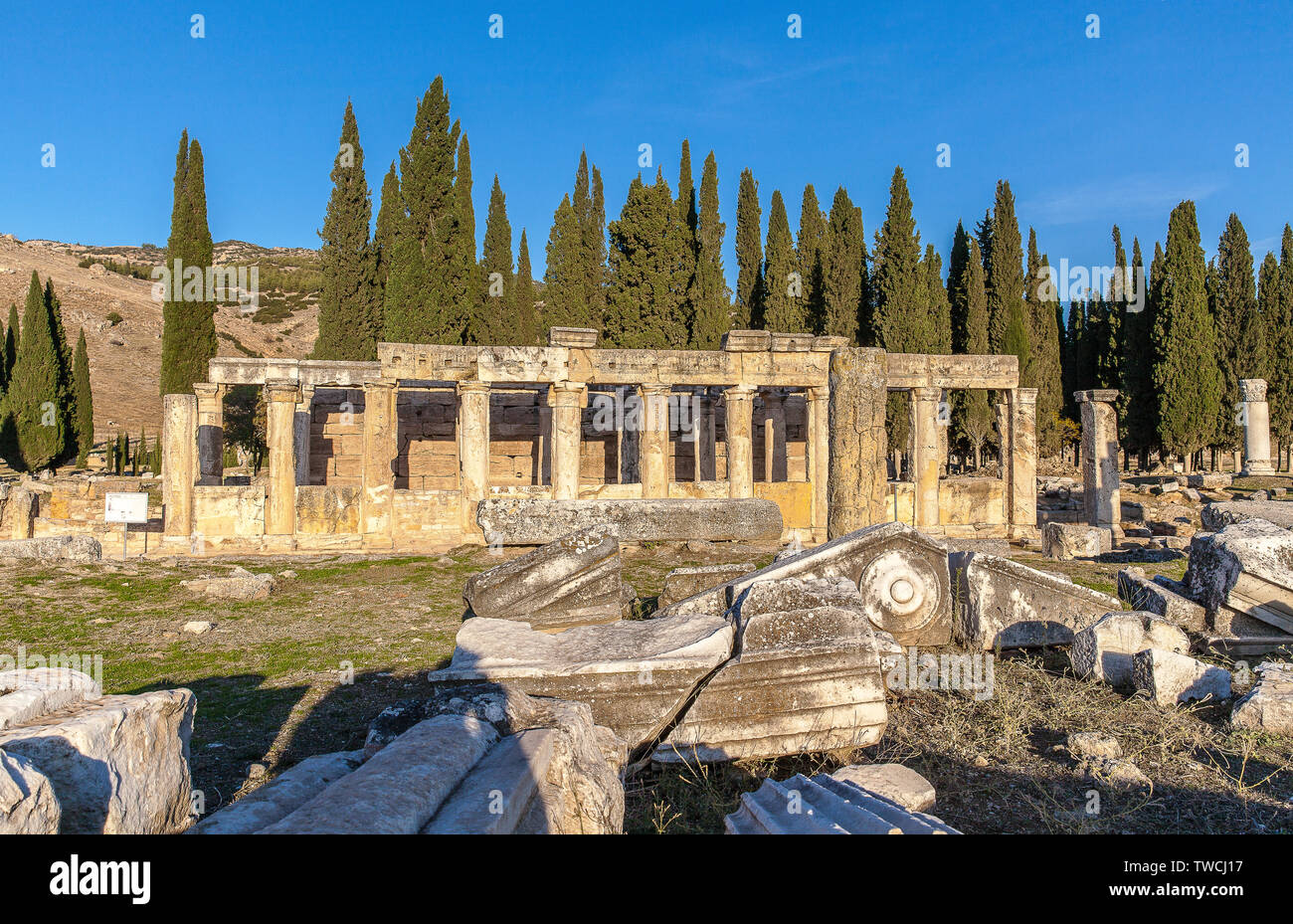 Türkei, Latrine in der antiken Stadt Hierapolis, Pamukkale Stadt. Stockfoto