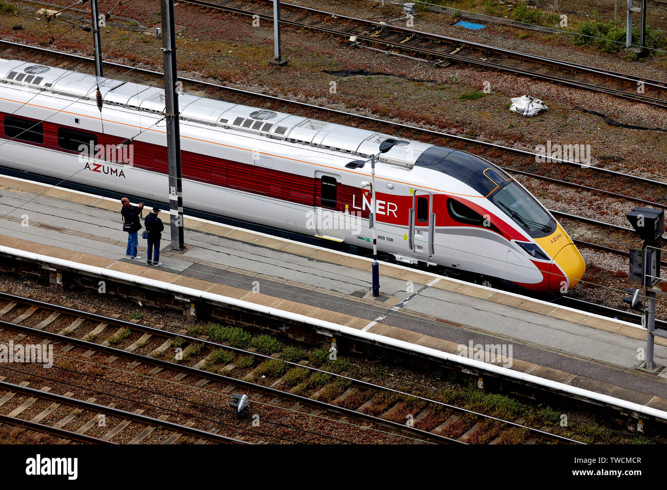 Das Stadtzentrum von Doncaster, South Yorkshire, LNER Azuma zug Klasse 800 von Hitachi Newton Aycliffe Eingabe der Bahnhof auf Test Stockfoto