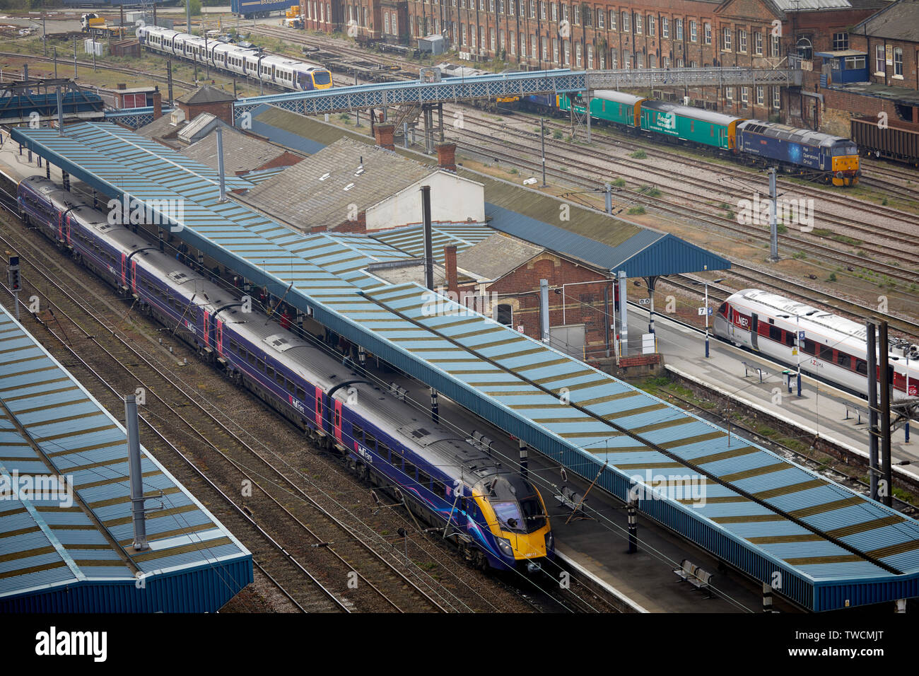 Das Stadtzentrum von Doncaster, South Yorkshire, Klasse 180 Eingabe der Bahnhof Hull Trains ist ein offener Zugang Betreiber in England von FirstGroup besessen Stockfoto