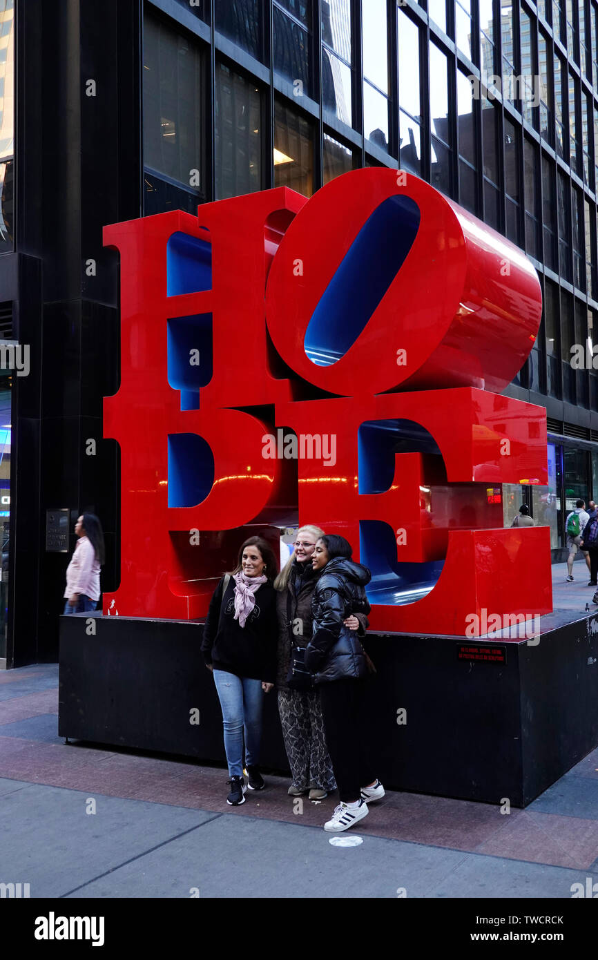 Hoffe, Skulptur von Robert Indiana in Midtown Manhattan NYC Stockfoto