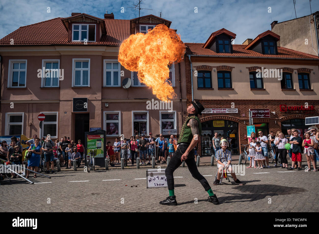 Feuer Esser - street Interpret auf UFO-Street Festival der Kuriositäten, ein internationales Treffen der Straßenkünstler, Szamotuly, Polen Stockfoto