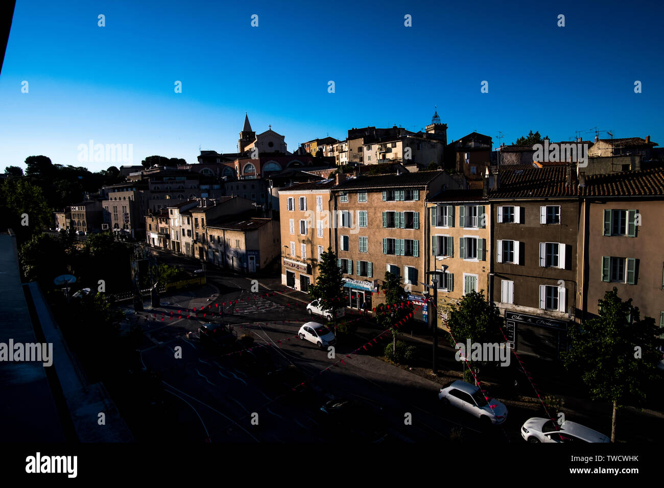 Ein Blick auf die Gebäude in der Innenstadt von Aubagne, Frankreich Stockfoto