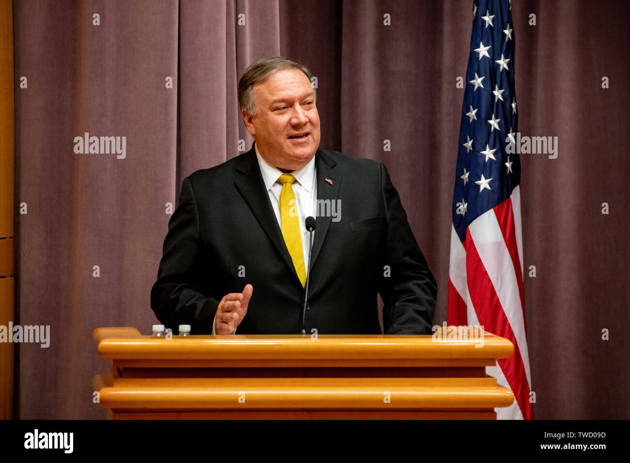 Us-Staatssekretär Mike Pompeo liefert Erläuterungen zu den Präsidentschaftswahlen 2019 Management Fellow Diplomverleihung an das State Department in Washington am 19. Juni 2019, GLEICHSTROM Stockfoto