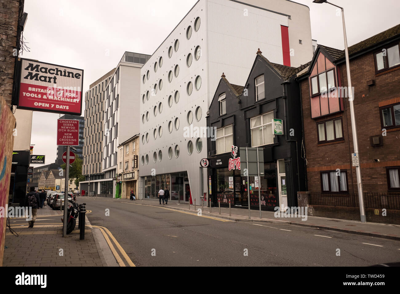 Juni 2019 - Alte und neue Entwicklungen im Bereich der Stadt Rd, Cardiff, Großbritannien Stockfoto