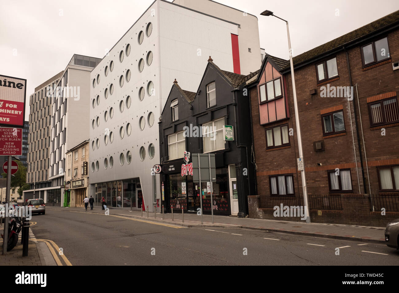 Juni 2019 - Alte und neue Entwicklungen im Bereich der Stadt Rd, Cardiff, Großbritannien Stockfoto