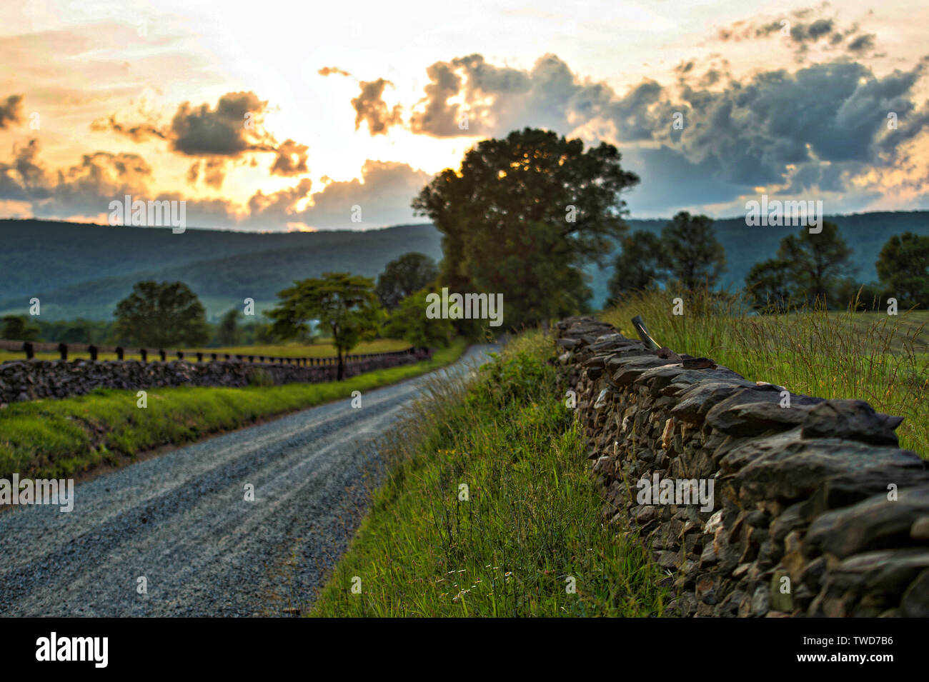 UNITED STATES - Juni 4, 2017: der westlichen Loudoun historischen Feldweg als Millville Straße außerhalb des Dorfes von Bloomfield. Viele der Schmutz der Straße Stockfoto