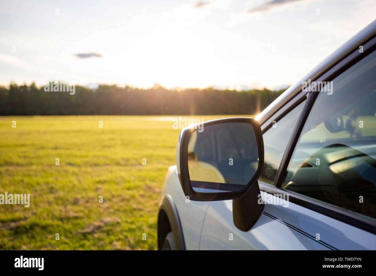 Sommer road trip sonnigen Tag Feld niemand Sonnenuntergang Stockfoto