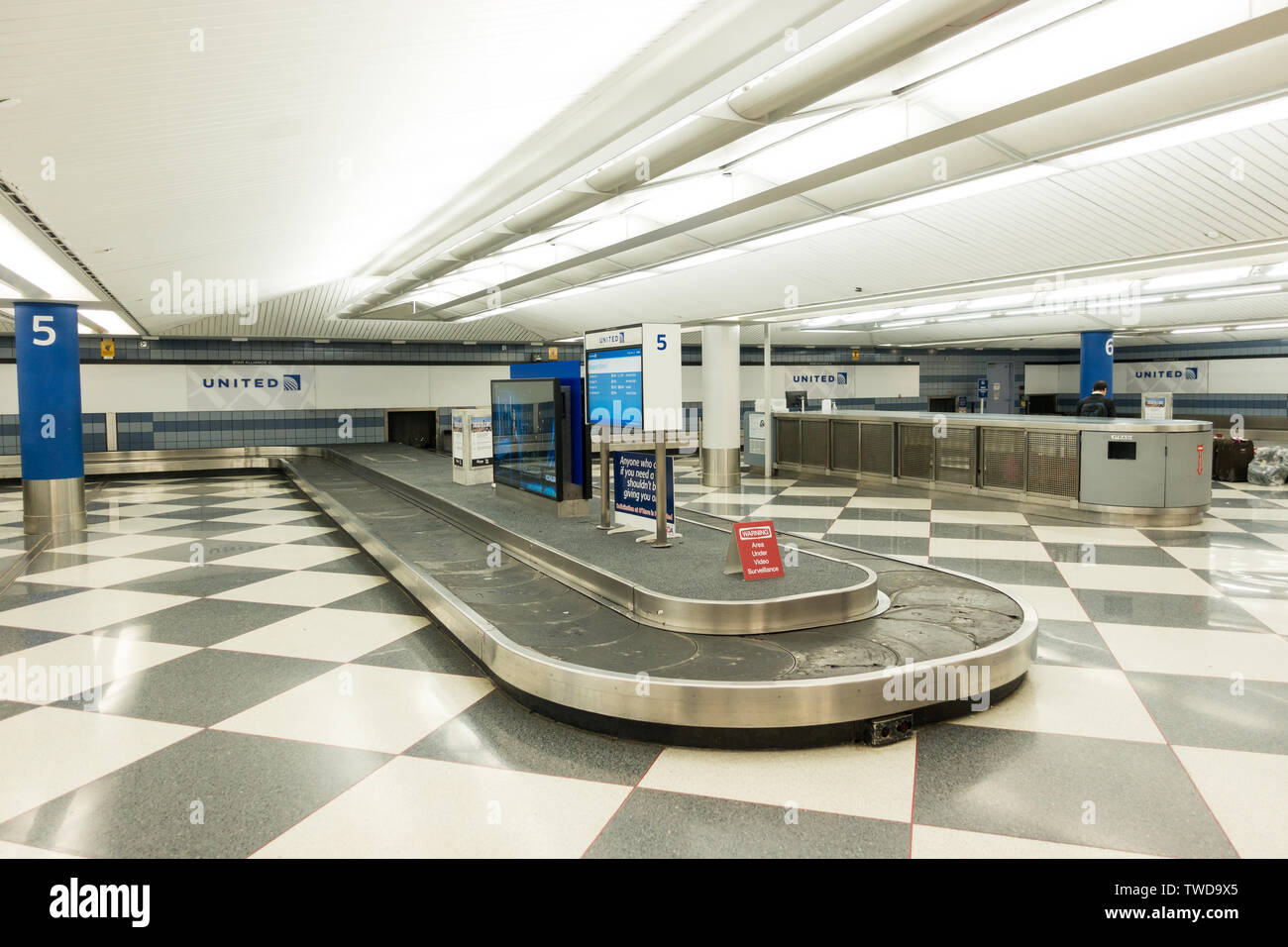 Gepäckkarussell/Förderband an der Gepäckausgabe am Chicago O'Hare International Airport Stockfoto