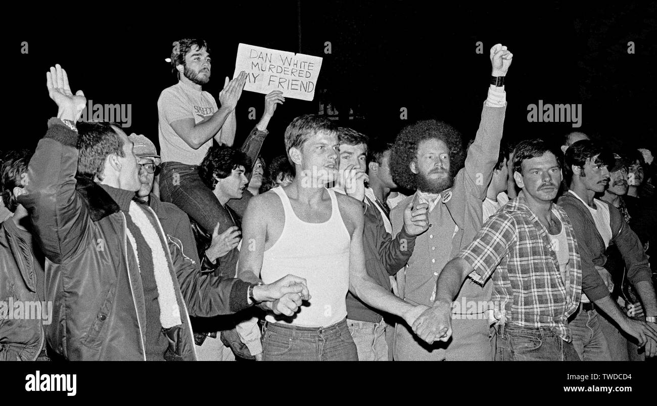 Würde eine Weiße ermordet, mein Freund'-Schild, wo Menschen zusammenkommen, nach der Dan White Urteil für die Ermordung von Bürgermeister George Moscone und gay Supervisor Harvey Milk in San Francisco, Kalifornien, USA, 21. Mai 1979 Stockfoto