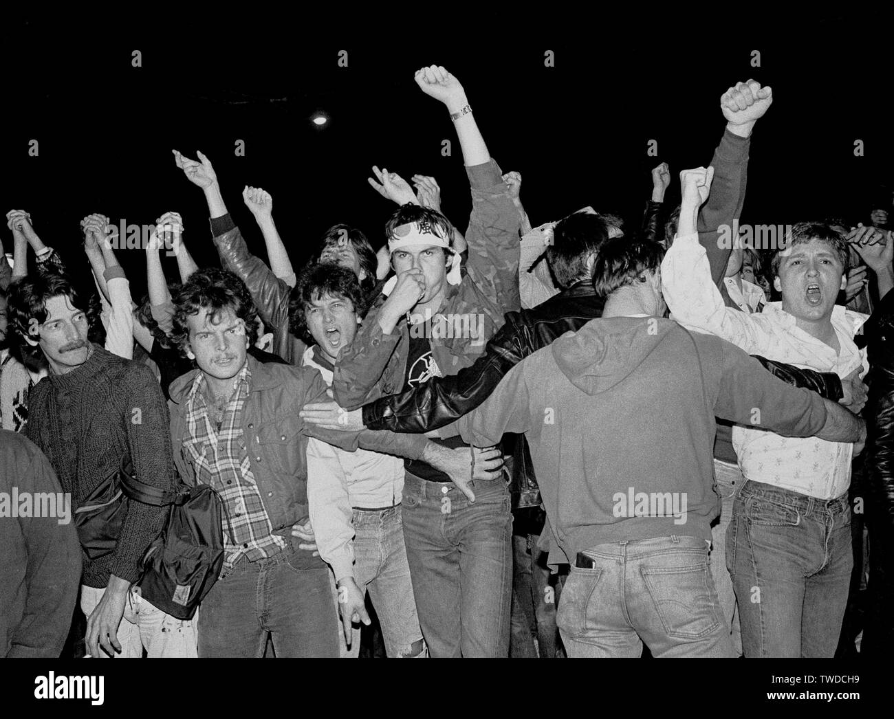 Menschen versammelt, um gemeinsam nach der Dan White Urteil für die Ermordung von Bürgermeister George Moscone und gay Supervisor Harvey Milk in San Francisco, Kalifornien, USA, 21. Mai 1979 Stockfoto
