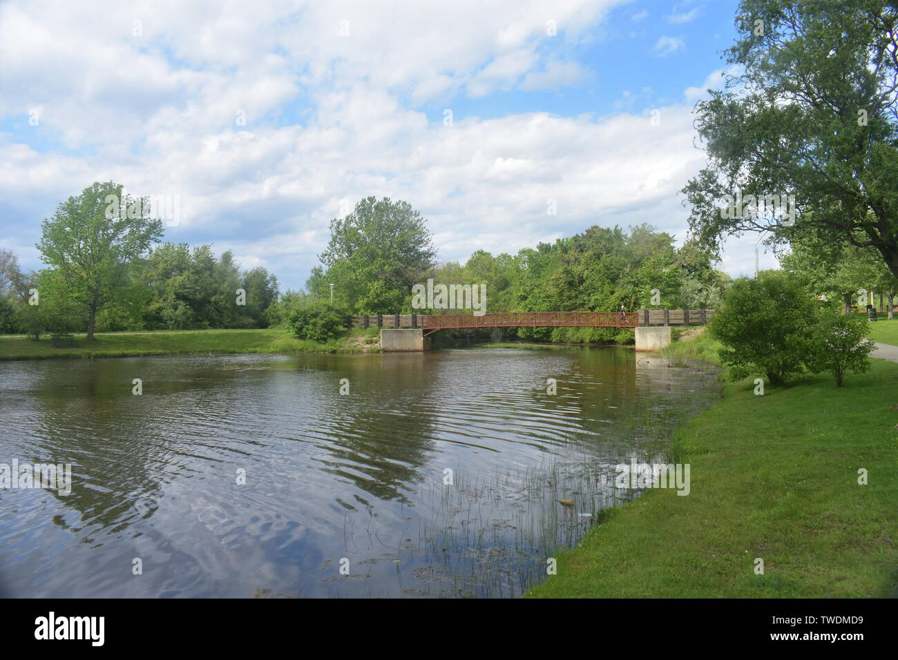 Lakeside malerische Aussicht am Kennedy Park in Sayersville, New Jersey, auf einem leicht bewölkt Tag-02 Stockfoto