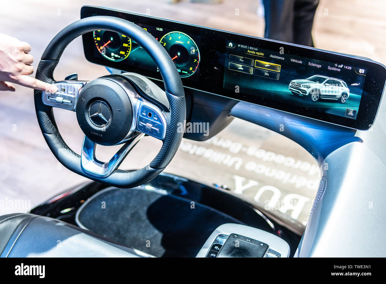 Paris, Frankreich, 05.Oktober, 2018 Mercedes Fahrsimulator Cockpit intuitive Intelligent Multimedia System MBUX von Mercedes bei der Mondial Paris Motor Show Stockfoto