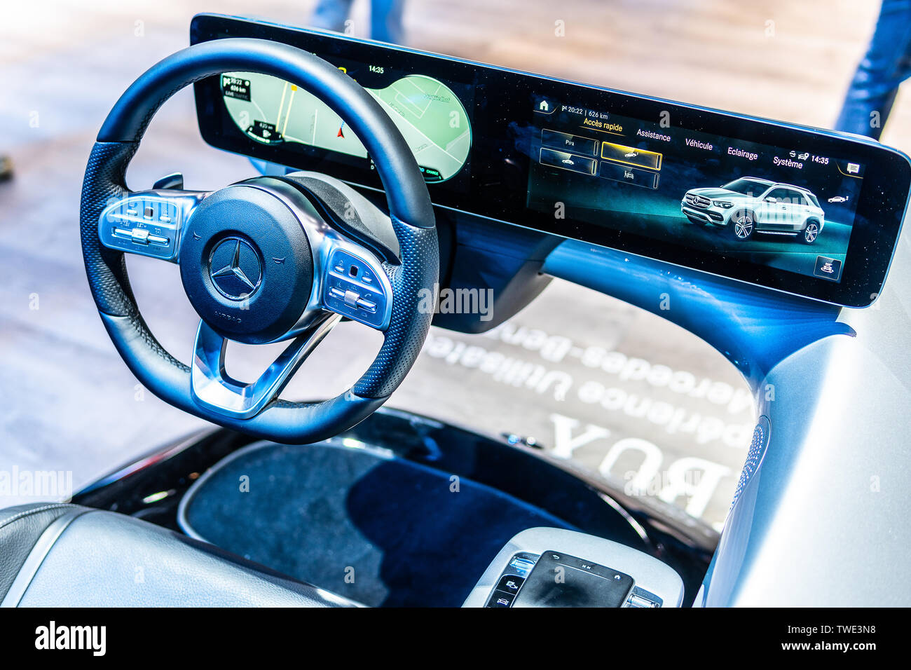 Paris, Frankreich, 05.Oktober, 2018 Mercedes Fahrsimulator Cockpit intuitive Intelligent Multimedia System MBUX von Mercedes bei der Mondial Paris Motor Show Stockfoto