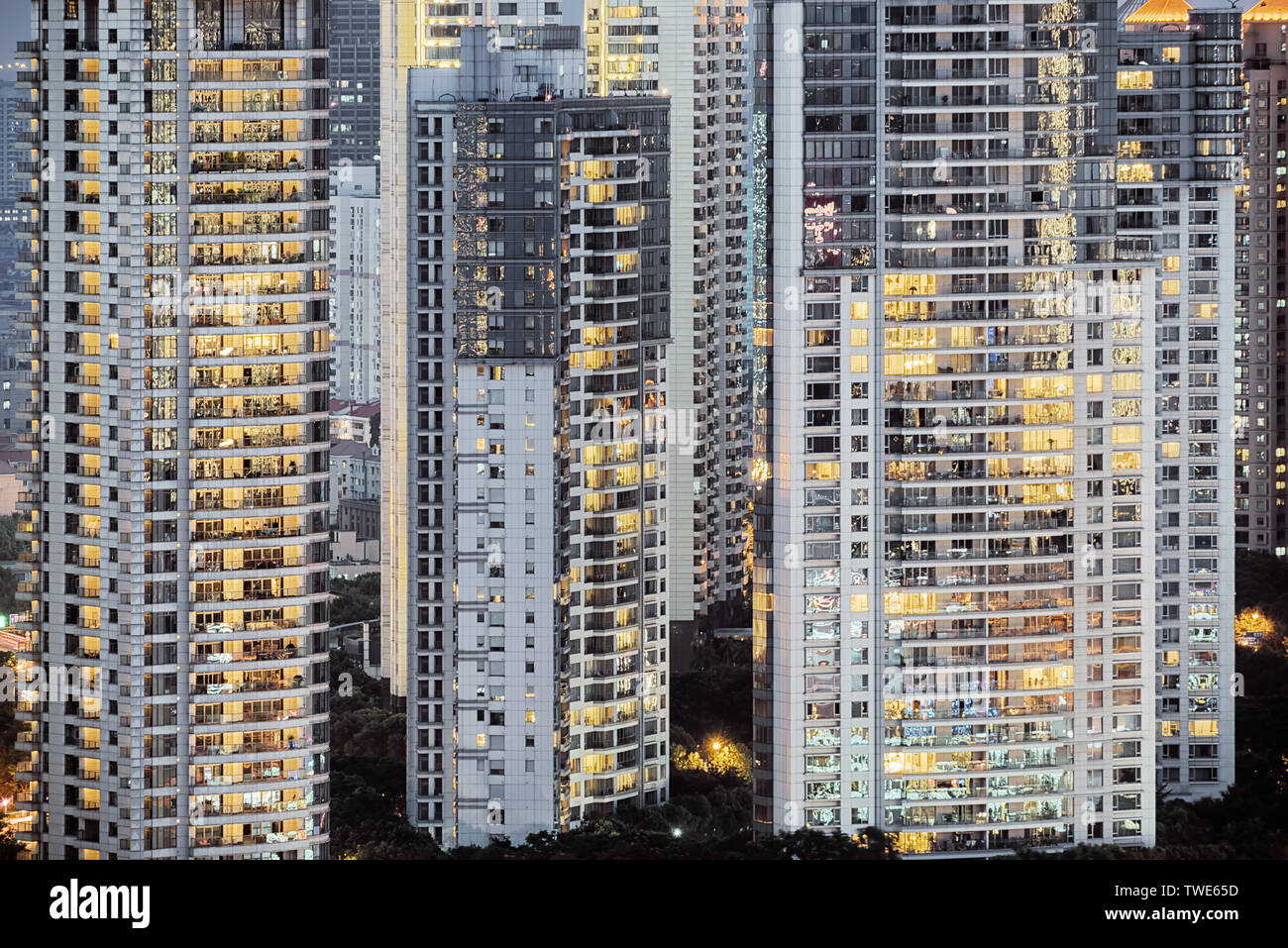 Nachtansicht der städtischen Wohngebäude in Shanghai Stockfoto