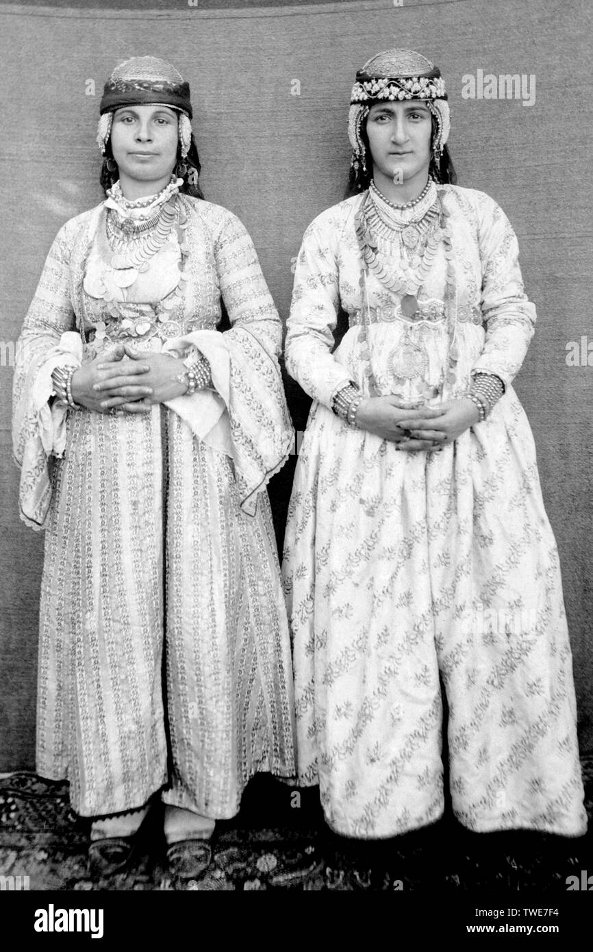 Traditional turkish clothing Fotos und Bildmaterial in hoher