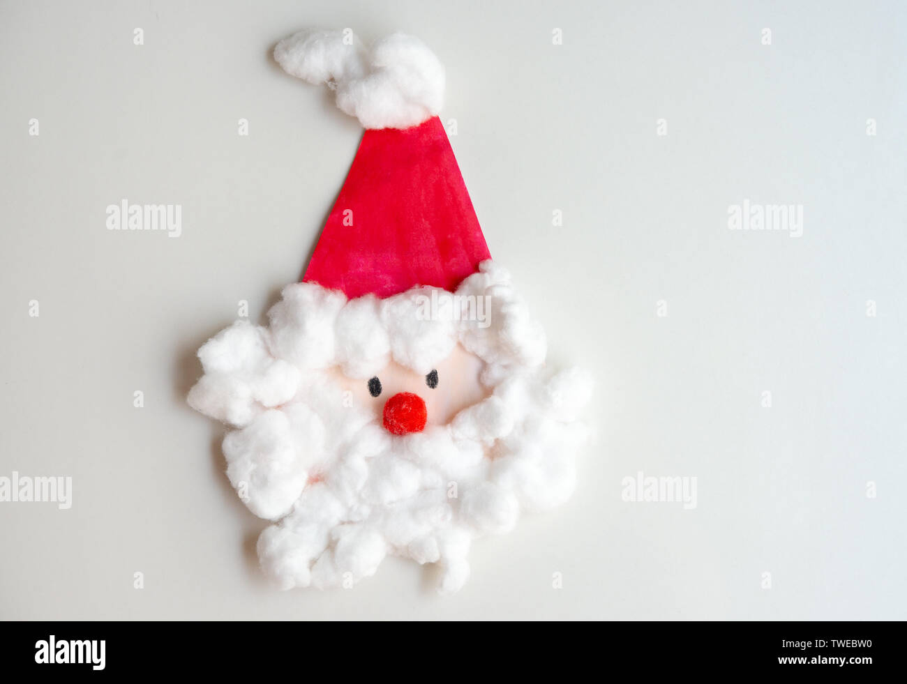 Kind Artwork, handgefertigte Santa Claus auf weißem Hintergrund. Stockfoto