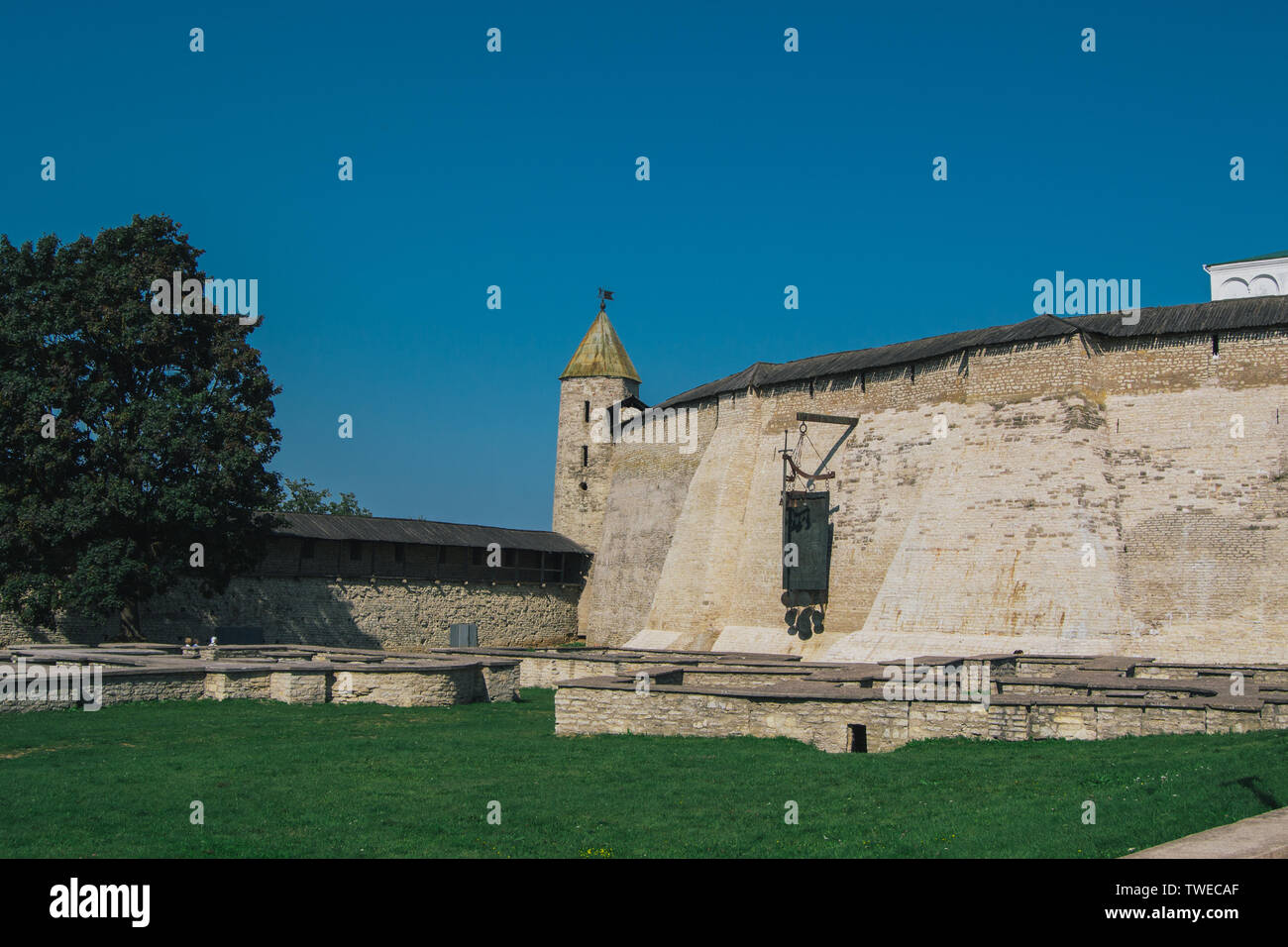 Festung alter Ziegel in der Stadt Pskow Stockfoto