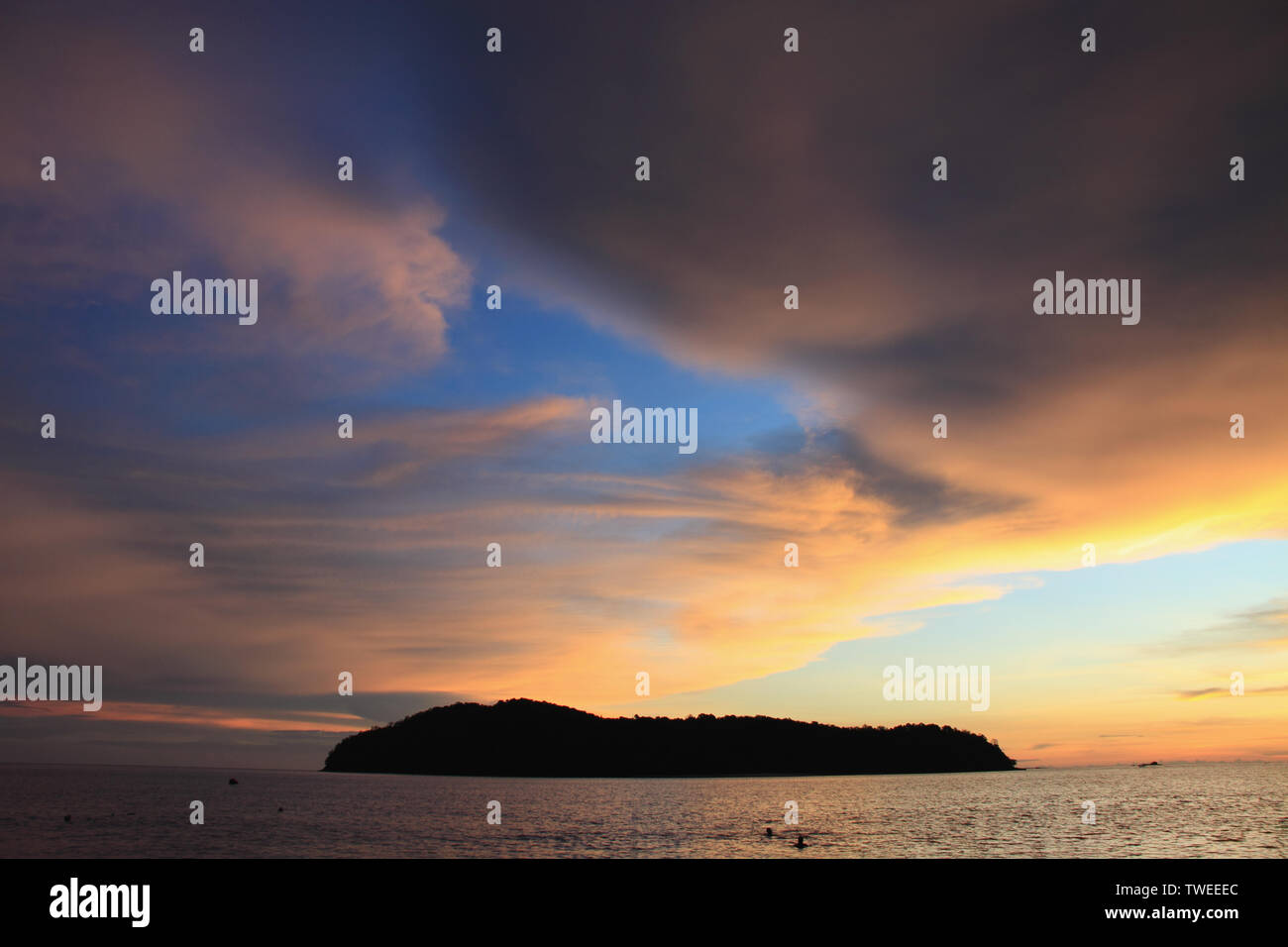 Insel im Meer, Malaysia Stockfoto