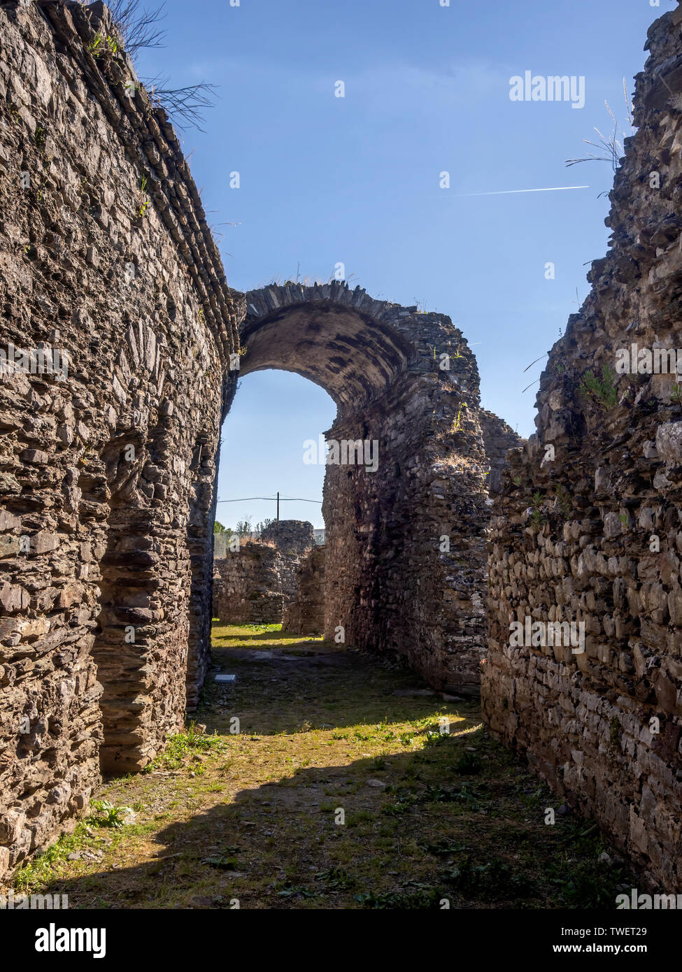 LUNI, Massa Carrara, ITALIEN Juni 2, 2019: Archäologische Überreste von antiken römischen Zeiten an Luni. Aka Portus Lunae. Arch detail. Stockfoto