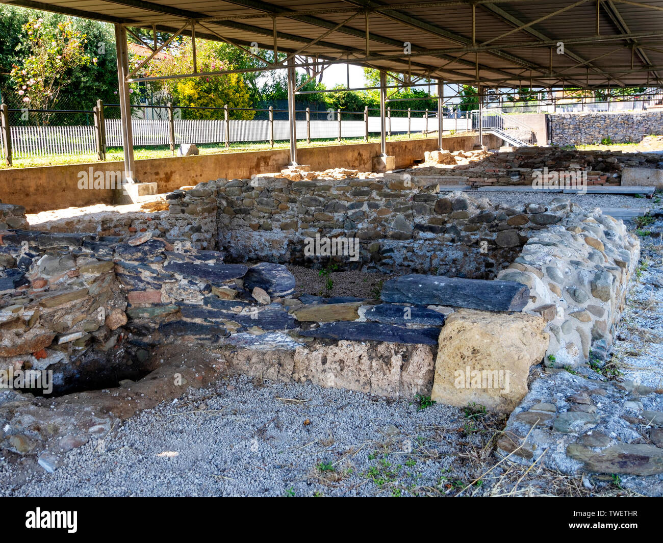 LUNI, Massa Carrara, ITALIEN - Juni 2, 2019: Archäologische Überreste des antiken Rom in Luni. Aka Portus Lunae. Arch detail. Stockfoto