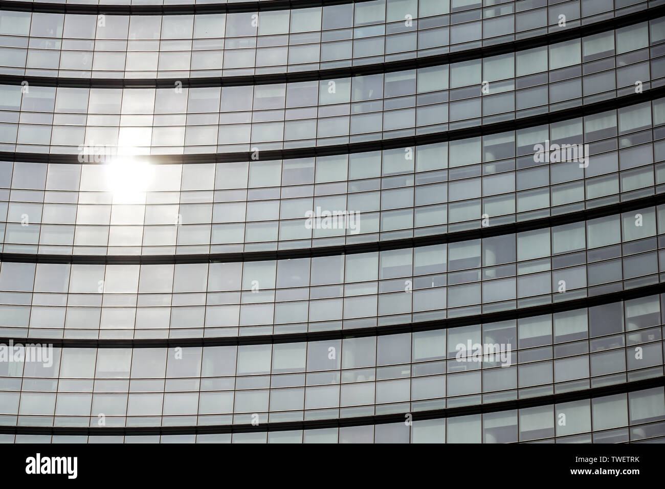 Konzeptionelle Bild von texturierten Fenster Fassade der moderne Wolkenkratzer, Bürogebäude in der City Business District, Reflexion in das Fenster Oberfläche patter Stockfoto Konzeptionelle Bild von texturierten Fenster Fassade der moderne Wolkenkratzer, Bürogebäude in der City Business District, Reflexion in das Fenster Oberfläche patter Stockfoto