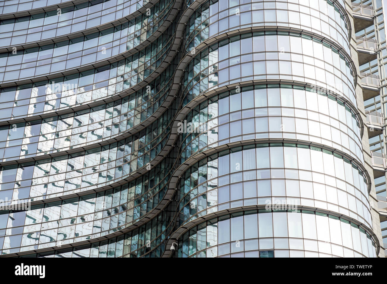 Konzeptionelle Bild von texturierten Fenster Fassade der moderne Wolkenkratzer, Bürogebäude in der City Business District, Reflexion in das Fenster Oberfläche patter Stockfoto Konzeptionelle Bild von texturierten Fenster Fassade der moderne Wolkenkratzer, Bürogebäude in der City Business District, Reflexion in das Fenster Oberfläche patter Stockfoto