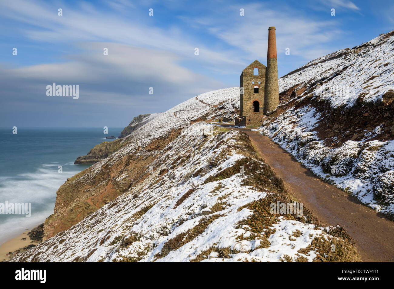 Der South West Coast Path bei Wheal Coates. Stockfoto