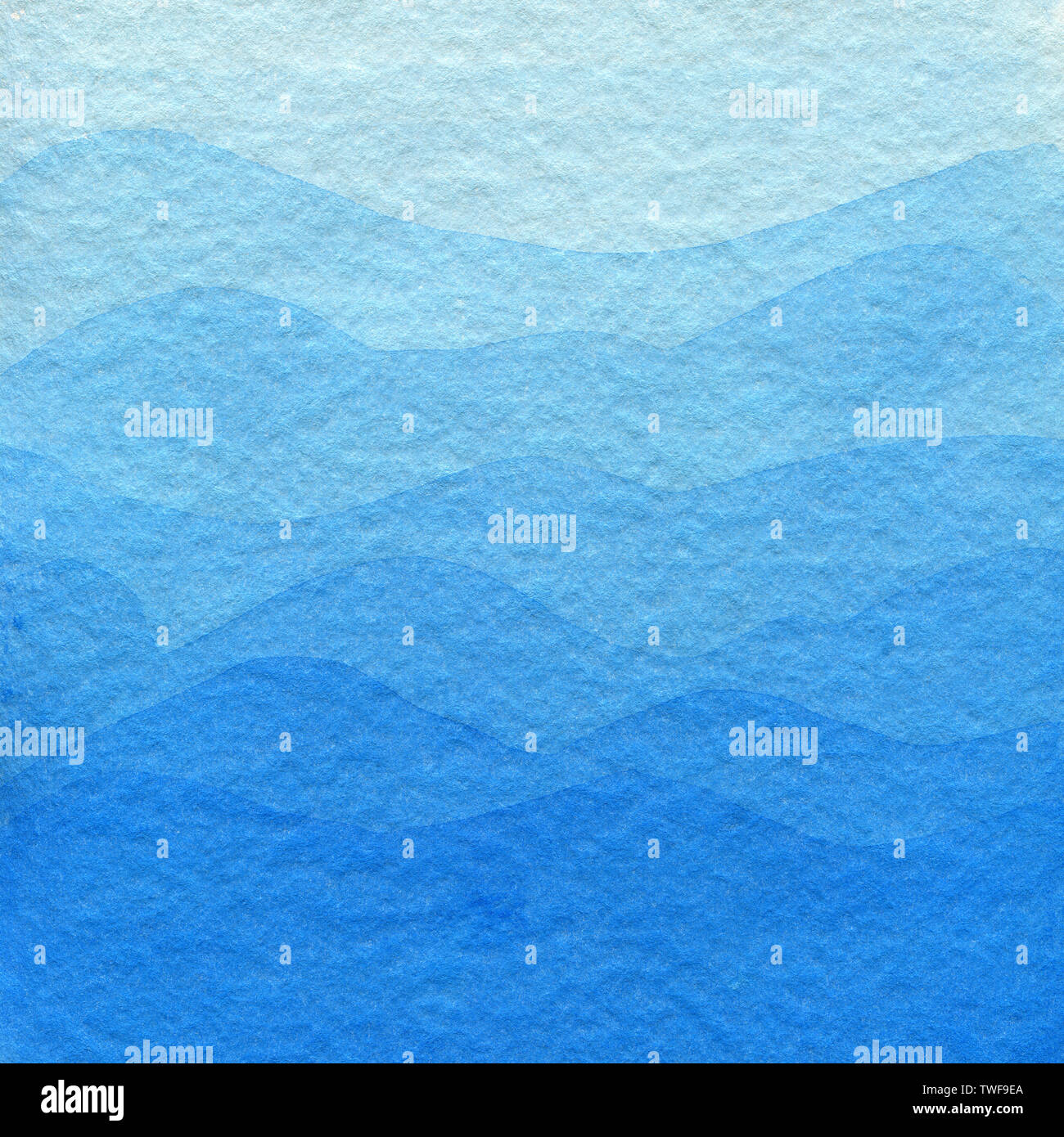 Blau Aquarell Hintergrund, helle Farben in der Steigung. Hand abstrakt Hintergrund in blau sanfte Farben gezeichnet, sieht aus wie die Berge. Stockfoto