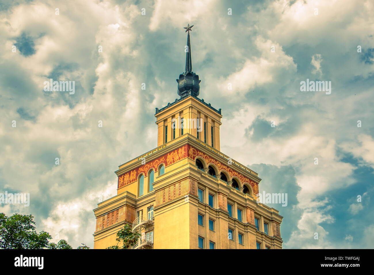 Prag Juni 20, 2019 - Hotel International Prag unter sonnigen Tag und die Wolken mit warmem Licht hdr Stockfoto