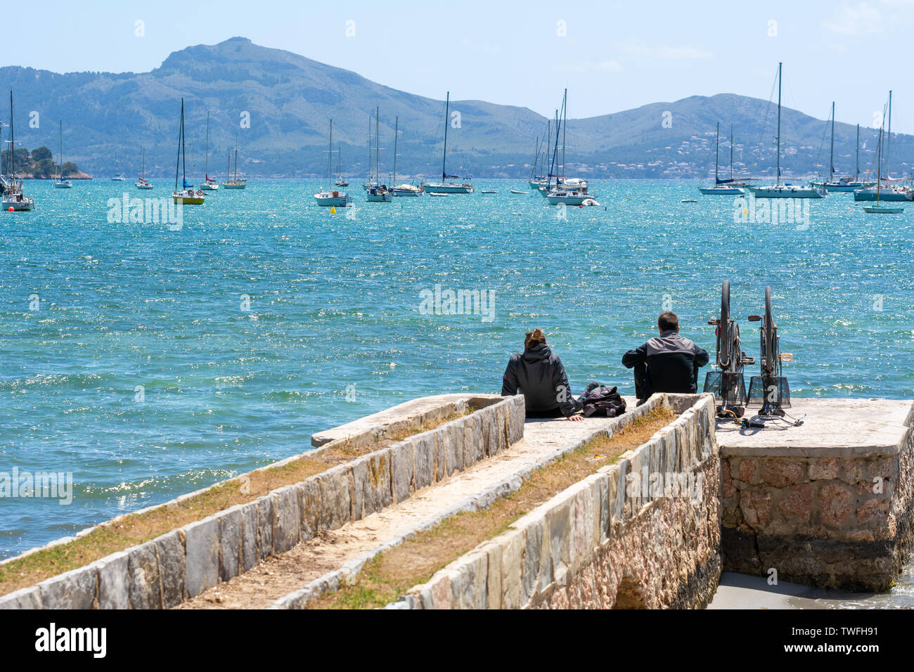 MALLORCA, SPANIEN - 6. Mai 2019: Port de Pollenca (Puerto Pollensa), einem beliebten Family Resort im Nordwesten von Mallorca. Spanien Stockfoto