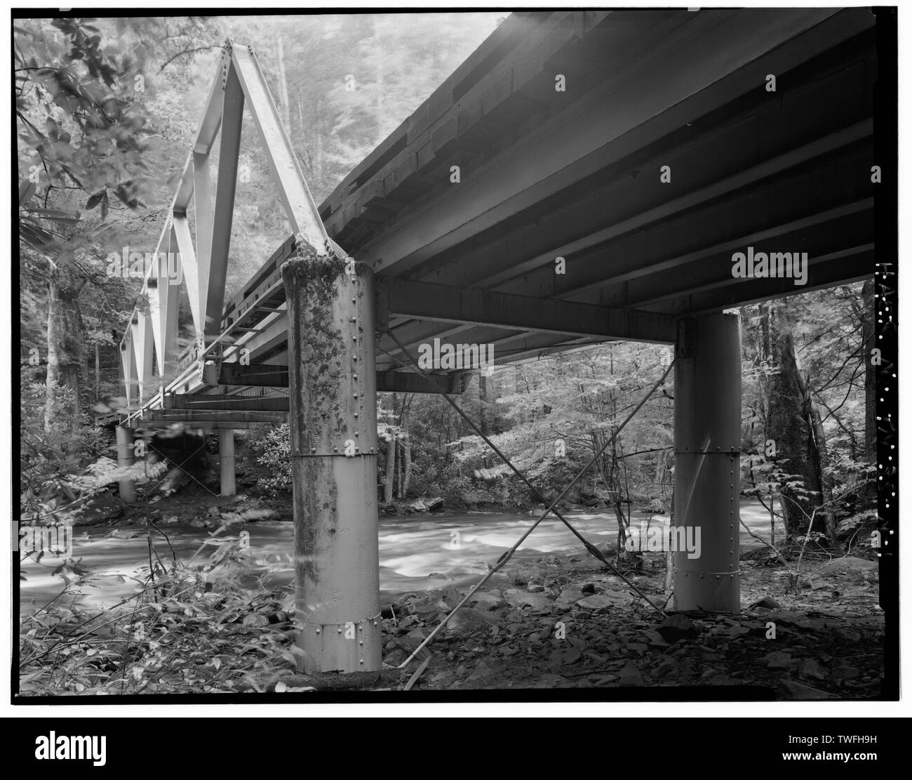 PONY RÄUMERBRÜCKE über CATALOOCHEE Creek suchen: 5-15. - Great Smoky Mountains National Park Straßen und Brücken, Cataloochee Trail und Turnpike, zwischen den TN-NC Staatsgrenze und Cataloochee, Gatlinburg, Sevier County, TN; Büro der öffentlichen Straßen; Civilian Conservation Corps; Payne und Stalcup; Lupyak, Edward, Feld team Projektleiter; Great Smoky Mountains National Park, Sponsor; National Park Service Straßen und Parkway Programm, Sponsor; Bundesländer Highway Programm, Sponsor; Croteau, Todd, Projektleiter; Quint, Richard, Projekt Manager Stockfoto