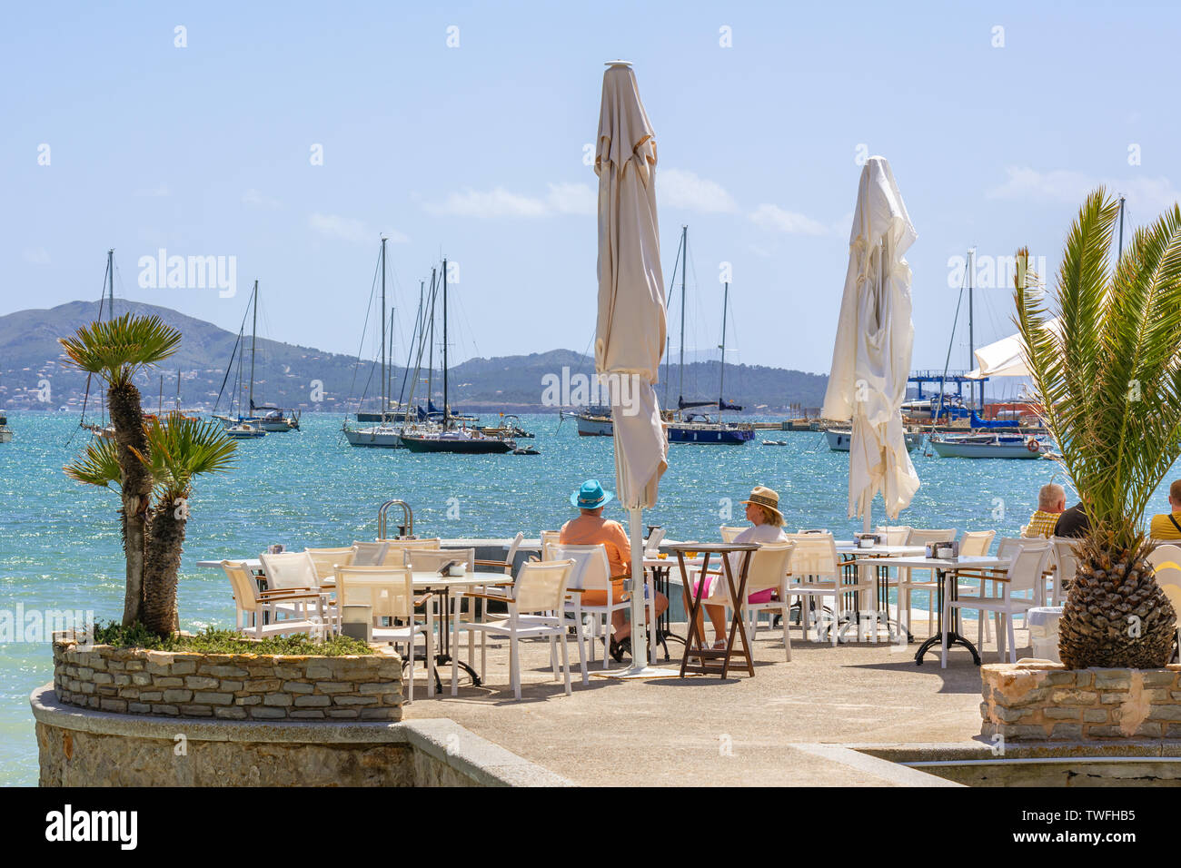 MALLORCA, SPANIEN - 6. Mai 2019: Port de Pollenca (Puerto Pollensa), einem beliebten Family Resort im Nordwesten von Mallorca. Spanien Stockfoto