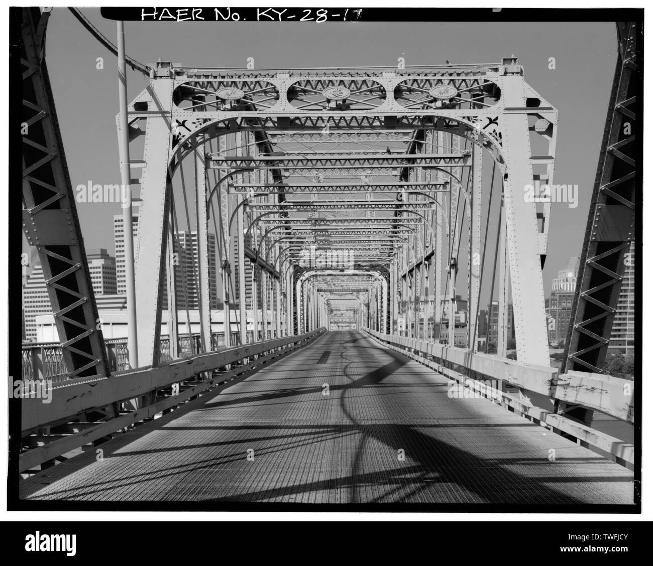 PORTAL ENTRY DETAIL DER MITTLEREN PENNSYLVANIA - PETIT TRUSS aus dem Südosten der USA Route 27 Zentrale Brücke, Spanning Ohio River, Newport, Campbell County, KY; Kentucky Transport Schrank; King Inn und Brücke Manufacturing Company; Mathis, Deborah, Sender Stockfoto