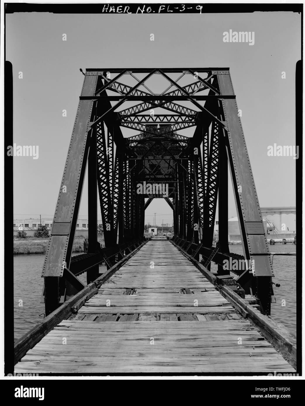 PORTAL ELEVATION, SÜDWESTLICHEN ENDE DER BRÜCKE, DIE ZUSAMMENSETZUNG DER FACHWERKSTÄBE ENTLANG DER TRUSS - Seddon Insel Scherzer Rolling Hubbrücke, Spanning Garnison Kanal von Tampa nach Sedden Insel, Tampa, Hillsborough County, FL Stockfoto