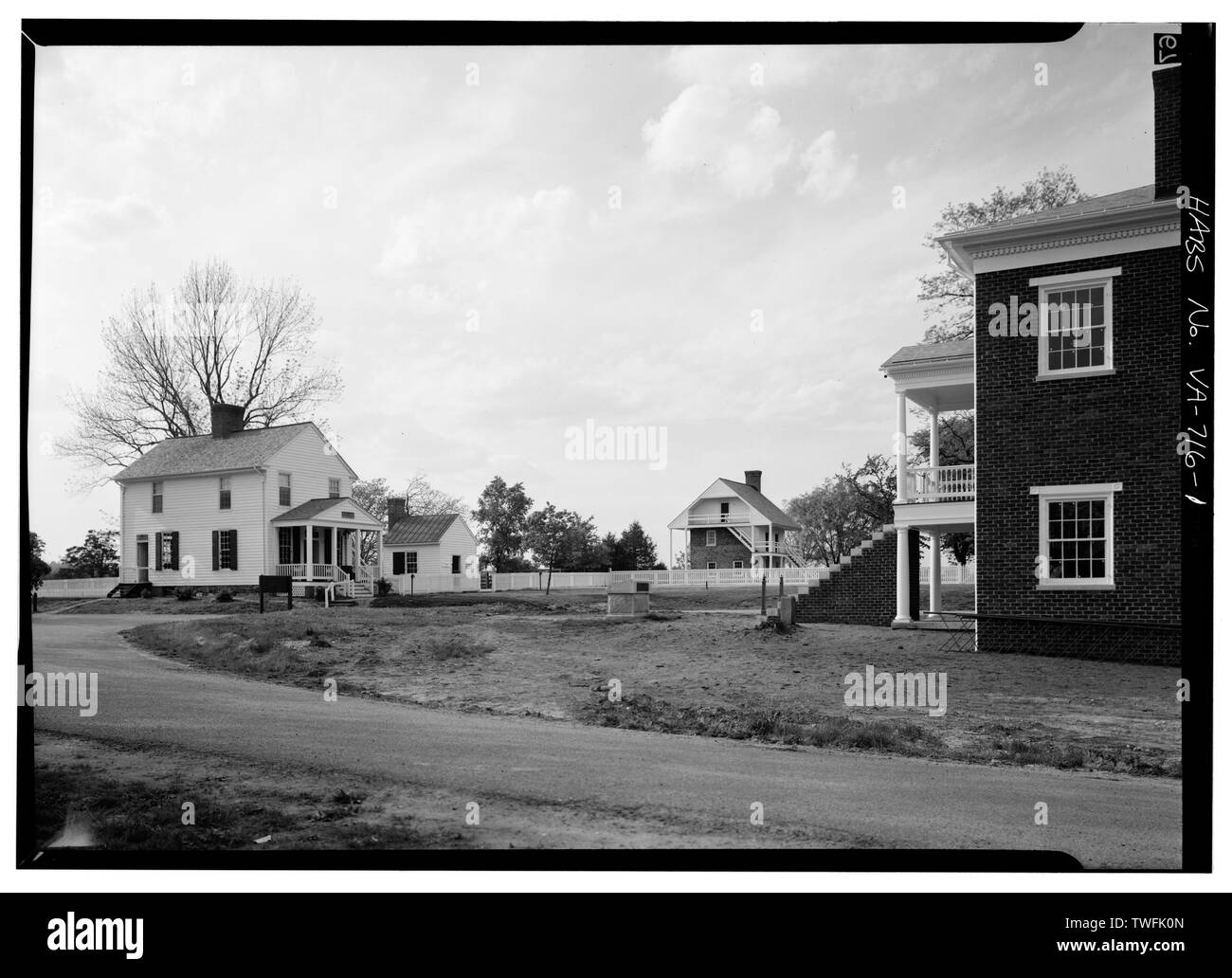 Teil der Seite Fassade (Vordergrund), Anzeigen der benachbarten Gebäude - Appomattox Courthouse, Appomattox Appomattox, County, VA; Lee, Robert E; Grant, Ulysses S; Boucher, Jack E, Fotograf; Null, Druscilla J, Historiker anzeigen Stockfoto