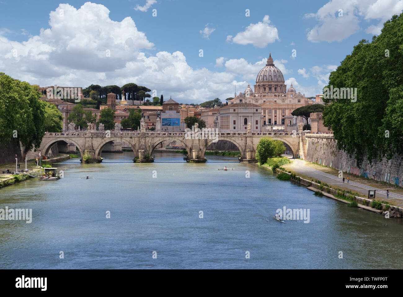Der Basilika St. Peter und die Skyline der Stadt, Rom, Latium, Italien Stockfoto