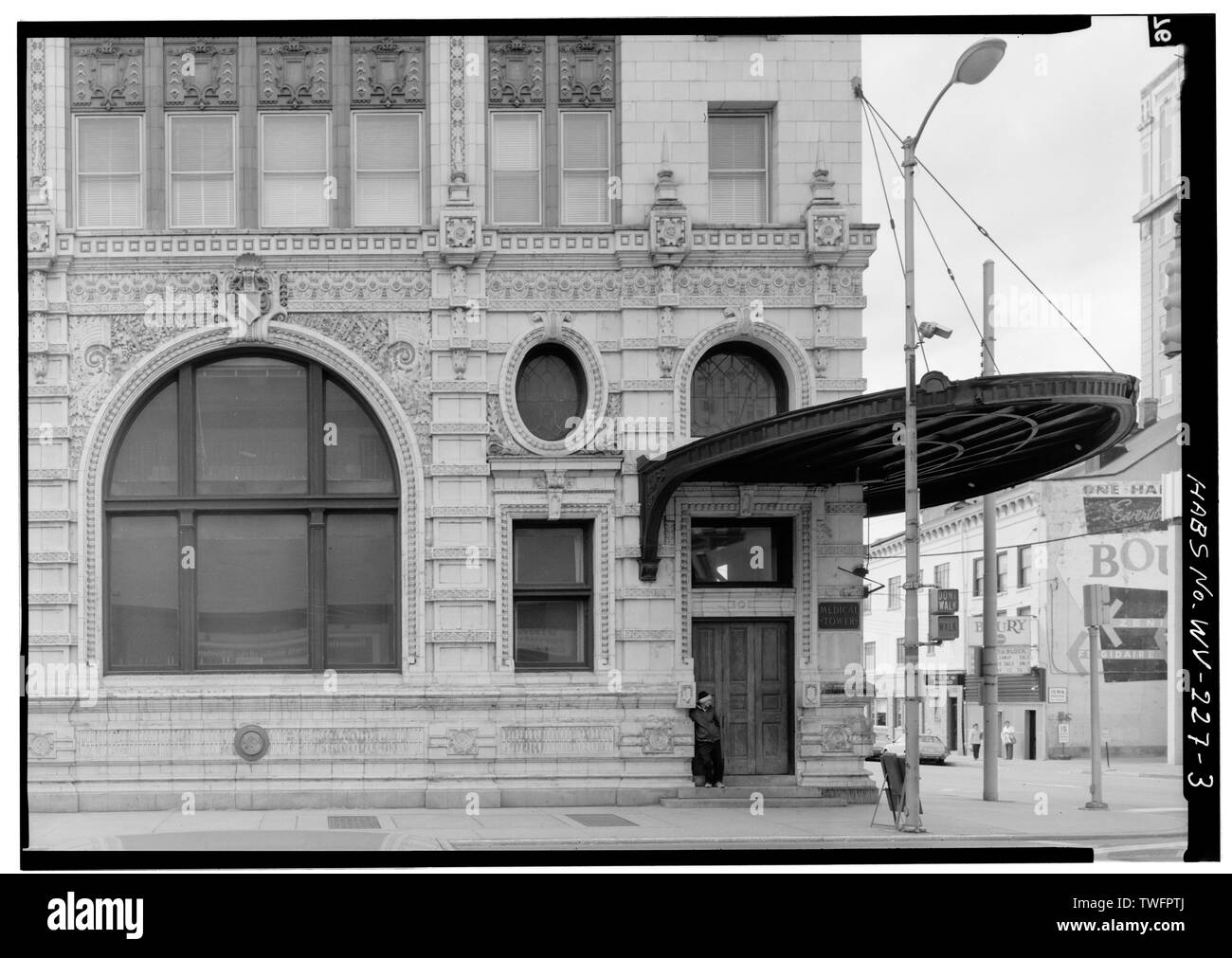 PRINCIPAL HAUPTSTRASSE EINGANG - Medizinische Turm Gebäude, zwölften und wichtigsten Straßen, Wheeling, Ohio County, WV Stockfoto