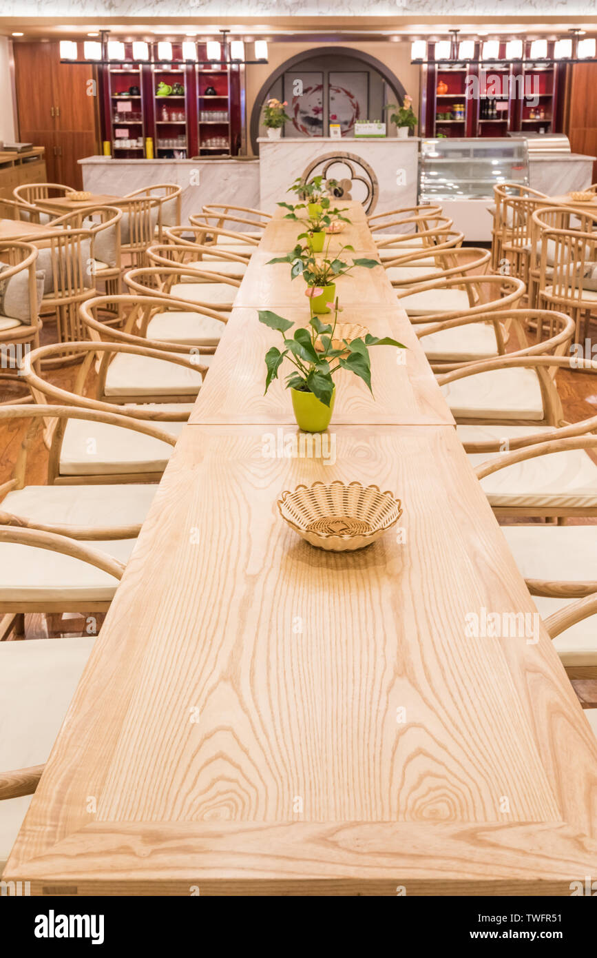 Eine Nahaufnahme von einem Esstisch in einem Kreuzfahrtschiff Stockfoto