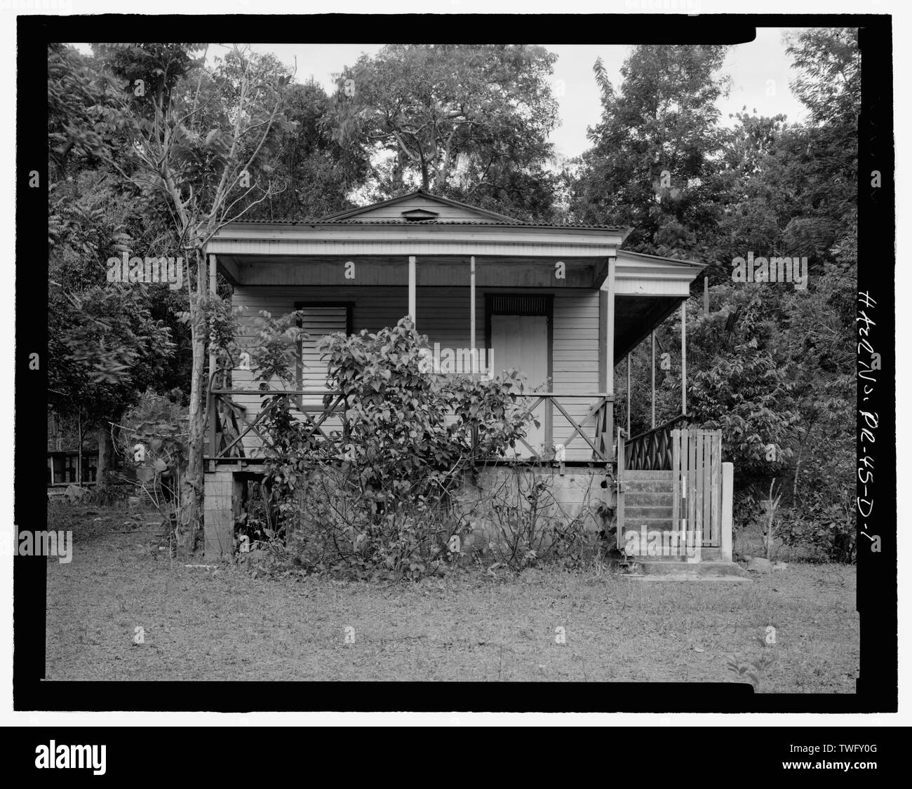 Planare Ansicht von der Vorderseite des Hauses, Blick nach Osten. - Finca Silem, CASA, Highway 139, Km 9.3, Maraguez, Ponce Municipio, PR; Calloway, Deborah, Sender Stockfoto