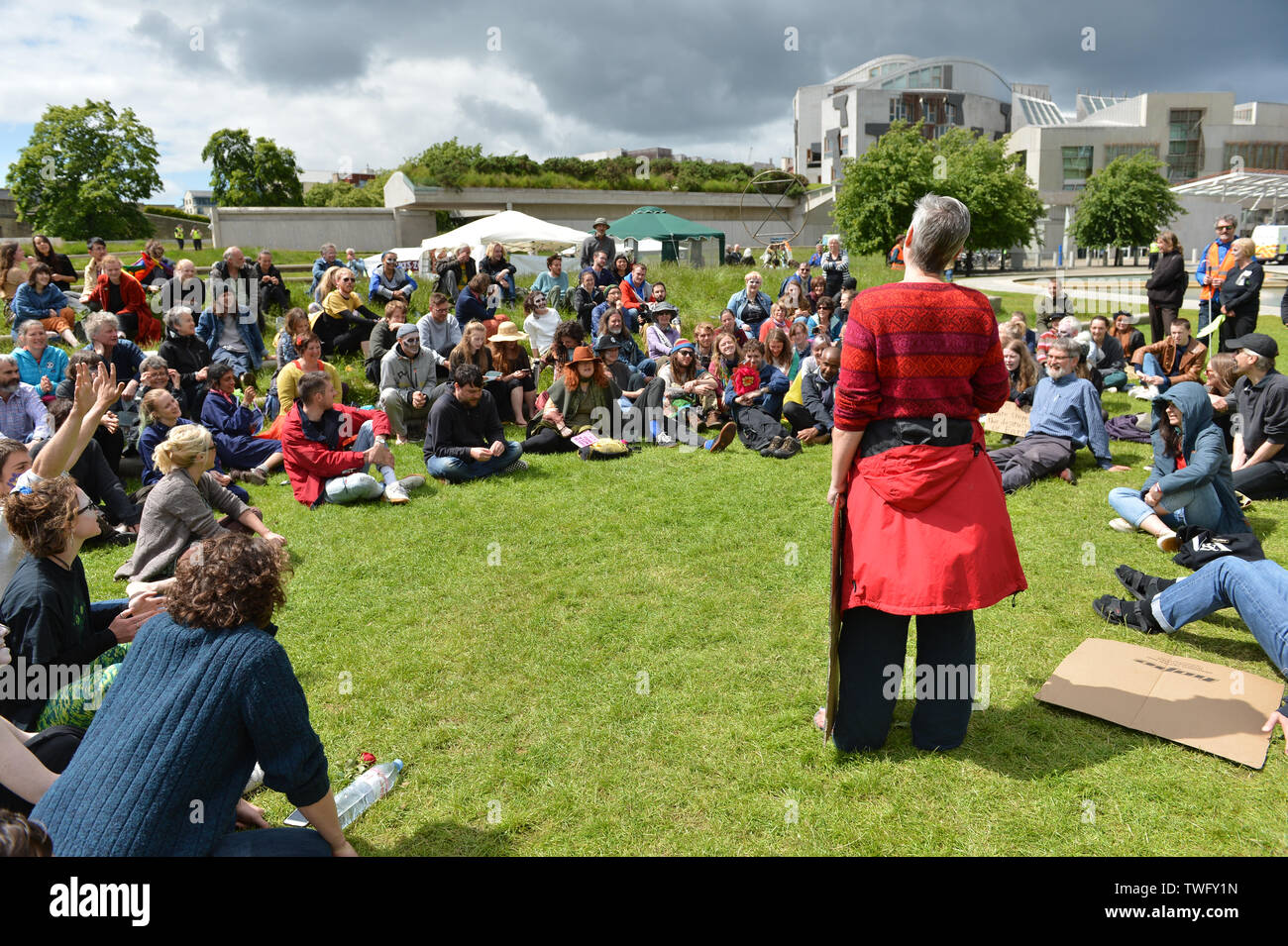 Edinburgh, Großbritannien. Juni, 2019 20. Aussterben Rebellion Protest außerhalb des Schottischen Parlaments. Credit: Colin Fisher/Alamy leben Nachrichten Stockfoto