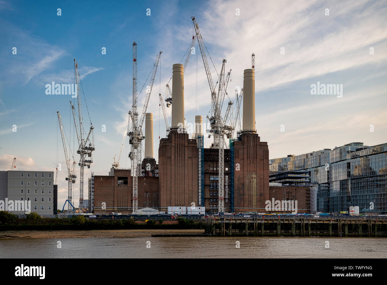 Battersea Power Station auf der Themse Stockfoto