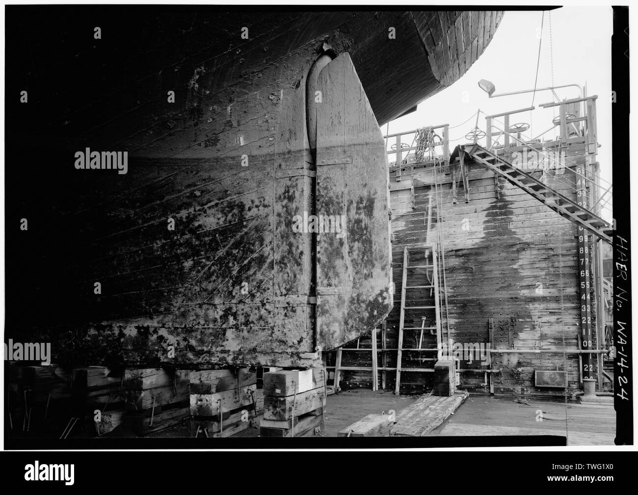 Port Side Profil von Ruder- und Totholz, Schiff im Trockendock - Schoner WAWONA, 1018 Valley Street, Seattle, King County, WA; Bendixsen, Hans D; Dolbeer und Carson Lumber Company; Robinson Fischerei; Speichern unsere Schiffe (S.O.S.); nordwestlich Seaport aufgenommen; Anderson, Richard K, Sender; Morris, Scott, Sender; DeBoer, Ruth, Sender; Anderson, Richard K, Historiker; Lowe, Jet, Fotograf Stockfoto