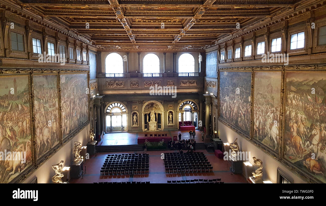 Salone dei cinquecento the palazzo vecchio florence italy -Fotos und  -Bildmaterial in hoher Auflösung – Alamy