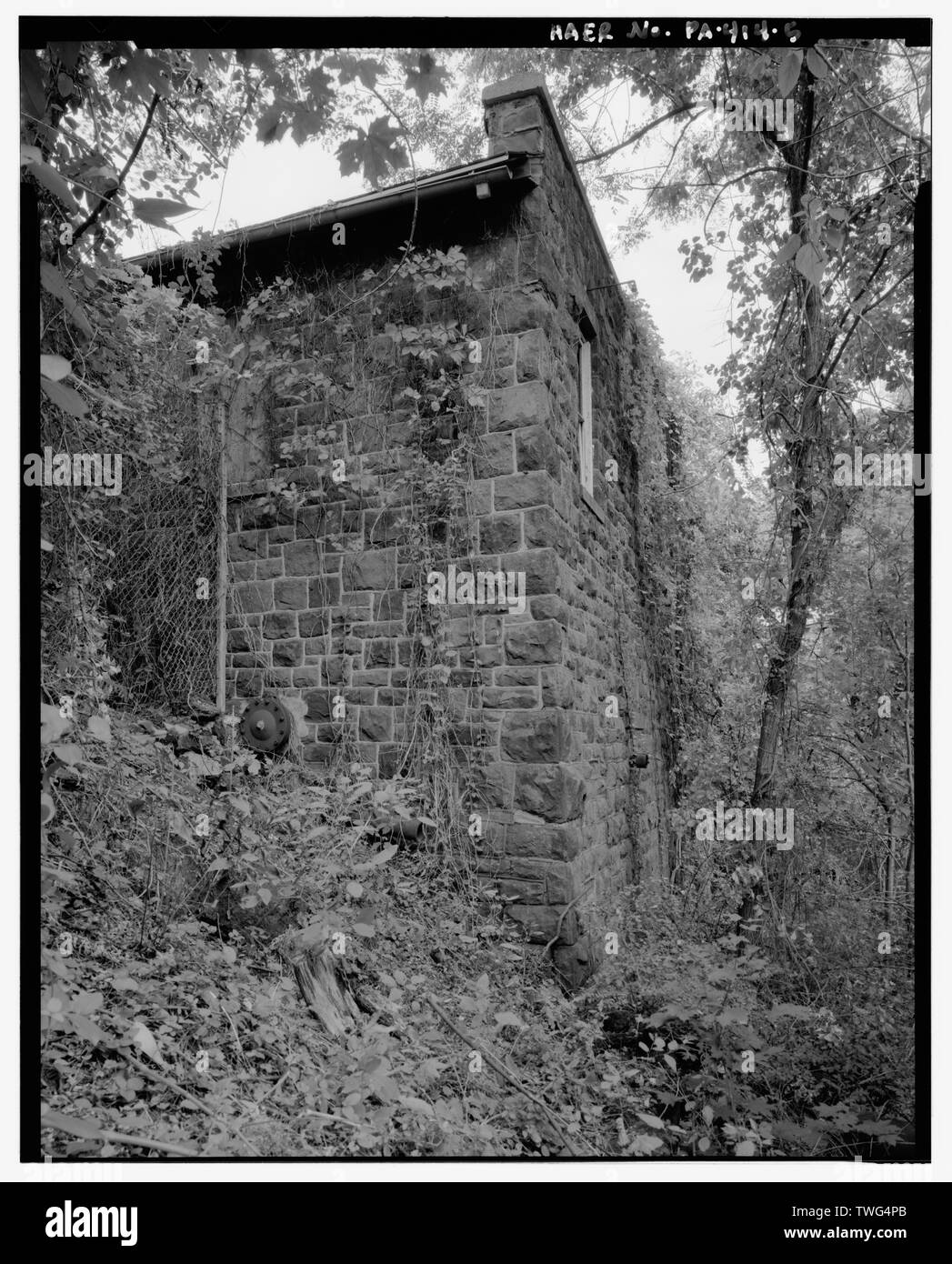 Pumpenhaus, Schrägansicht der partiellen Süd und West Elevation, Blick nach Norden - Dauphin Wasserwerke, südöstlich von Susquehanna und Canal Strasse in Stony Creek, Dauphin, Dauphin County, PA; Pennsylvania Railroad; Dauphin konsolidierte Wasserversorgung Unternehmen; vereinigte Wasser Pennsylvania; Bürger Wasser Firma Dauphin; McCormick, Taylor und Mitarbeiter, Auftragnehmer; Pennsylvania Verkehrsministerium, Sponsor; Archibald, Lauren C, Historiker; Tucher, Rob, Fotograf Stockfoto