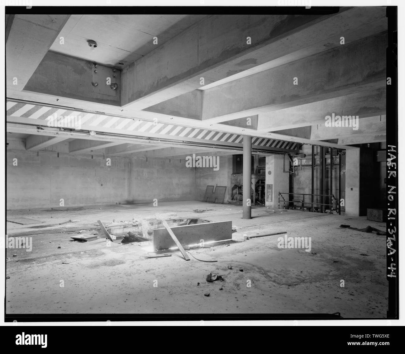 Quincy, MA, BO-37, Starten, U-Rakete Ablagestruktur, allgemeine innere Ansicht Ansicht Südwesten - NIKE Missile Batterie PR-79, Starten, East Windsor Road South der State Route 101, Foster, Providence County, Rhode Island Stockfoto