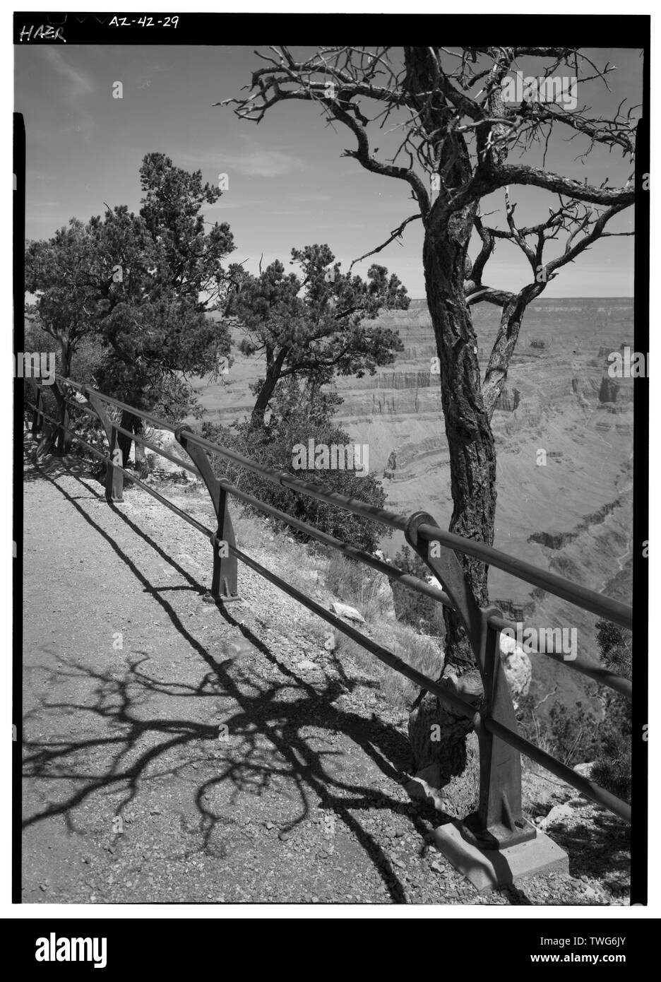 Geländer bei PIMA POINT, NACH NW. - West Rim Drive, zwischen dem Grand Canyon Village und Einsiedler Rest, Grand Canyon, Coconino County, AZ Stockfoto