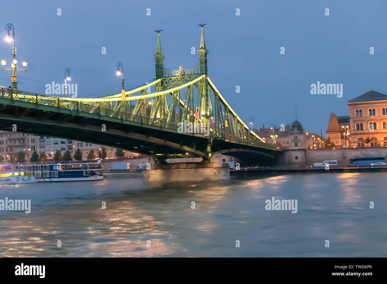 Ansicht der Szabadság híd (Freiheitsbrücke oder Brücke der Freiheit) in Budapest vom Boot Stockfoto