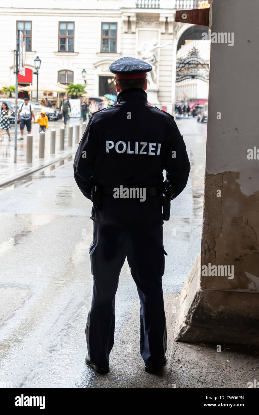 Polizisten in Wien, Österreich Stockfoto