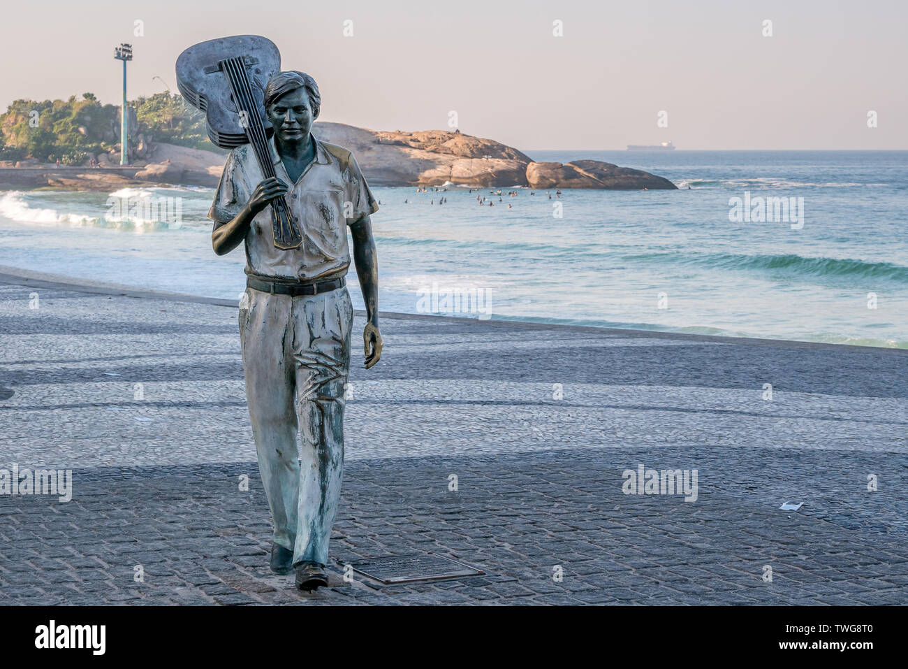 Rio de Janeiro, Brasilien - 20. Juni 2019: Tom Jobim Statue am Strand von Ipanema. Stockfoto